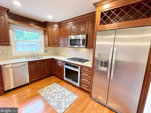 6031 Queenston St, Springfield VA  22152-1746 exterior