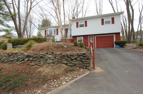 11 Moreau Ave, Lewiston, ME 04240-4031