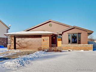 3276 Brewer Rd, Oak Brook, IL 60561-1756