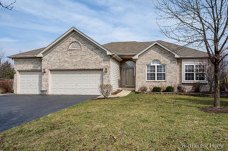 305 Westminster Ct, Oswego, IL 60543-8132