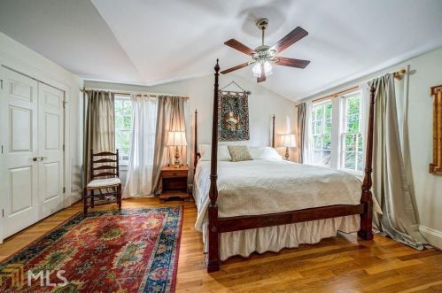 689 Cumberland Cir, Atlanta GA  30306-3256 exterior