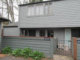 8500 Brightfield Cir, Portland, OR 97223-4400
