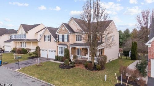 31 Crestview Dr, Clinton, NJ 08809-2048
