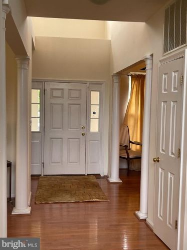 6137 Michener Dr, Haymarket, VA 20169-3262