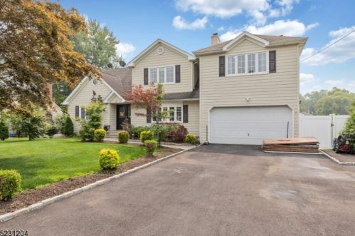 27 Limoli Ln, Clark, NJ 07066-2826