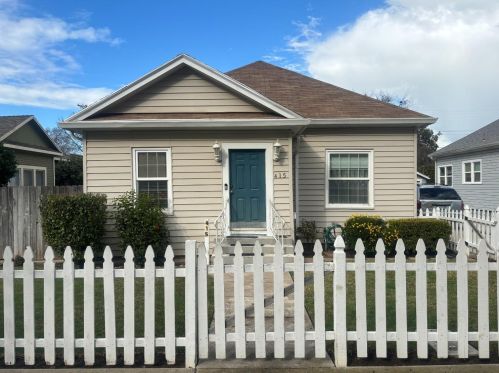 415 Oak St, Lodi, CA 95240-3463