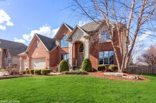 26045 Whispering Woods Cir, Plainfield, IL 60585-2615