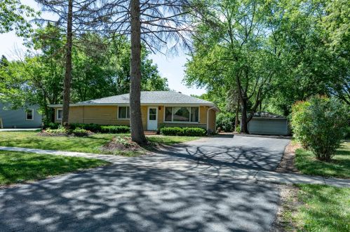 981 Tulip Way, Palatine, IL 60074-1605