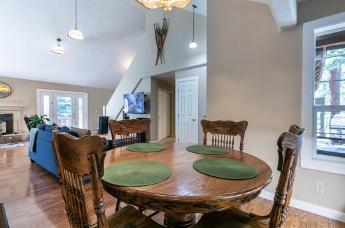 11897 Rainbow Dr, Truckee CA  96161-2729 exterior