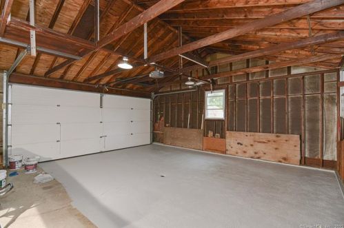 4 Clark Pl, Quaker Hill CT  06375-1204 exterior