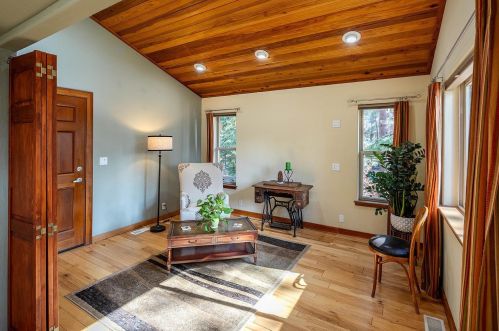 12095 Rainbow Dr, Truckee CA  96161-2732 exterior