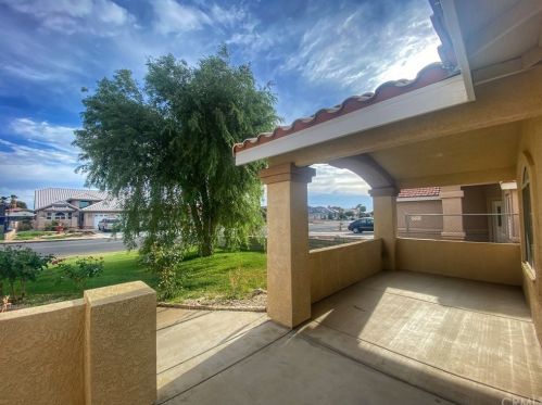 26817 Lakeview Dr, Helendale, CA 92342-7807