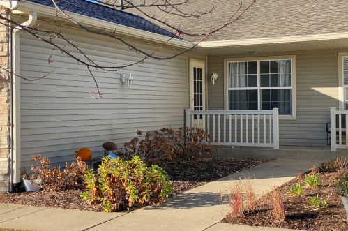 1104 Trowbridge Ln, Rockford, IL 61107-2837
