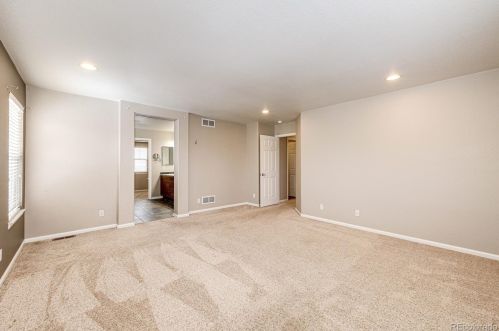 280 Elk Ct, Aurora CO 80016-4104 exterior