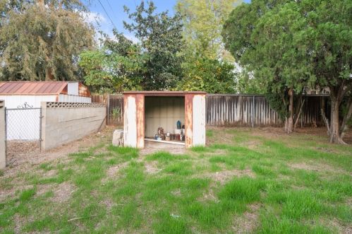 4765 Central Ave, Riverside CA  92506-2332 exterior