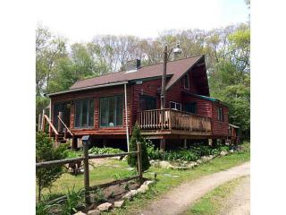 25 Edwards Ave, Tiverton, RI 02878-2620