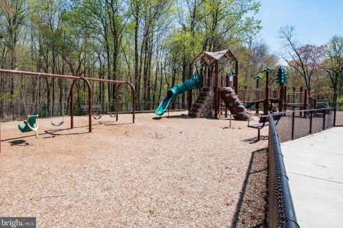 6705 Little Ann Ct, Springfield VA  22152-2629 exterior