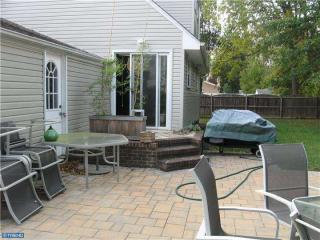 54 Mark Twain Dr, Trenton NJ  08690-2154 exterior