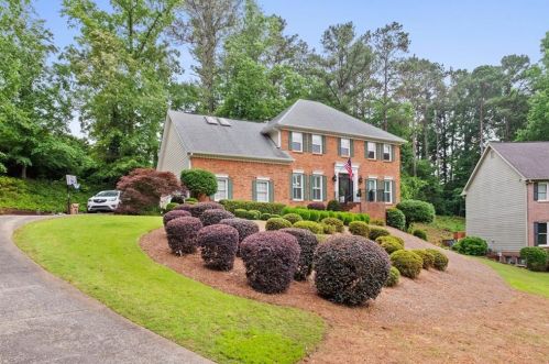 774 Edgewater Ln, Kennesaw, GA 30144-5118