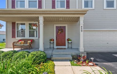 439 Westport Dr, Pingree Grove IL  60140-9172 exterior