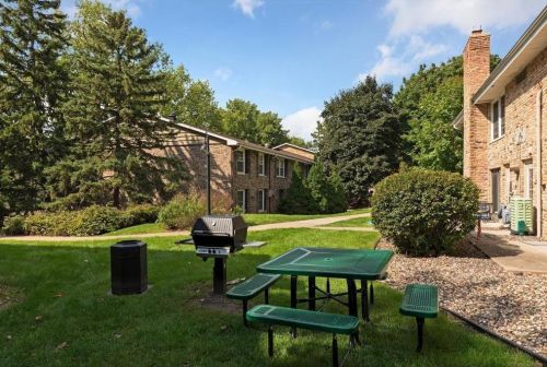 4648 Cedar Lake Rd, Minneapolis MN  55416-3729 exterior