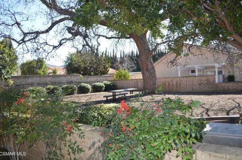 2040 Freesia Ave, Simi Valley CA  93063-3534 exterior