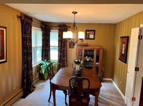 589 Maiden Ln, Glendale Heights, IL 60137-5707