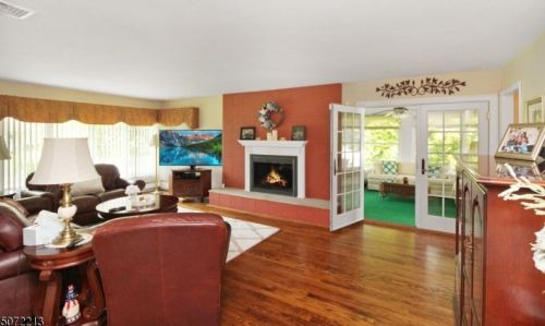 605 Valley View Ave, Hackettstown, NJ 07840-1417