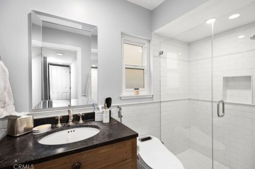 10 Vispera, Irvine CA  92620-2127 exterior