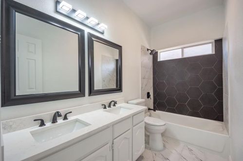 2502 Crosslands Dr, Garland TX  75040-3839 exterior