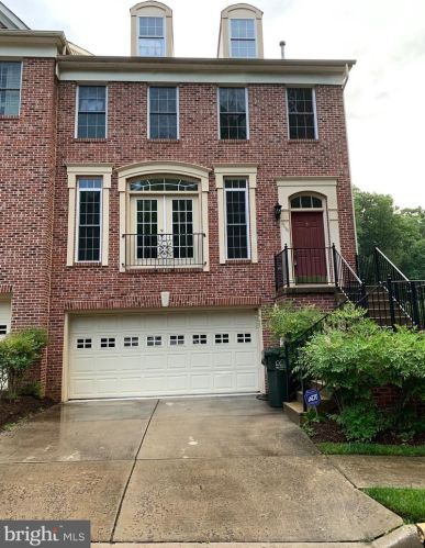 6411 Velliety Ln, Springfield, VA 22152-2245