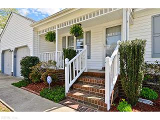 8 Catamaran Ct, Portsmouth, VA 23703-5336