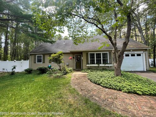 1441 Brooklyn Ave, Lakehurst, NJ 08759-3903
