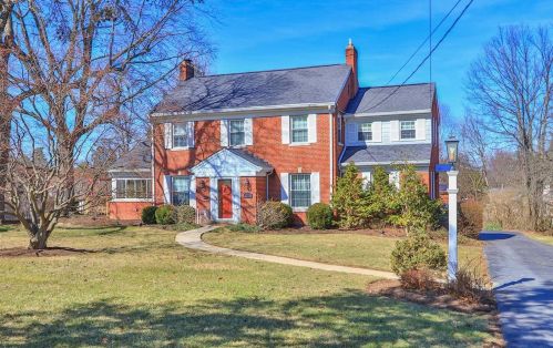 852 Finney Trl, Cincinnati, OH 45224-1319