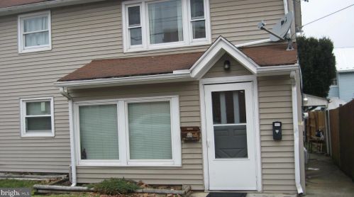 212 Cherry St, Ephrata PA  17522-2202 exterior