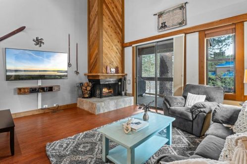 3102 Silver Strike, Truckee CA  96161-4255 exterior