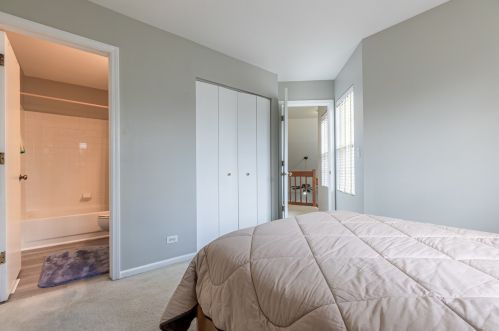 1288 Donegal Ct, Carol Stream IL  60188-6012 exterior