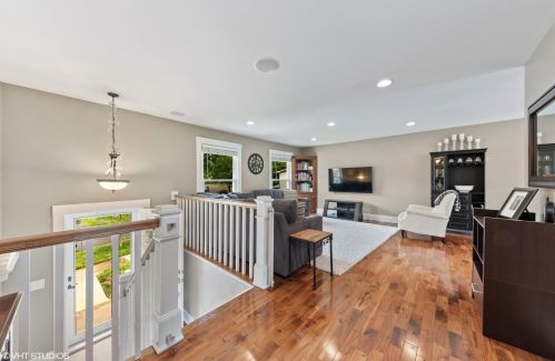 1016 Cherry Ln, Arlington Hts, IL 60004-3305
