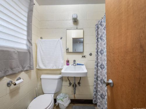 2824 Kihei Pl, Honolulu HI  96816-1310 exterior