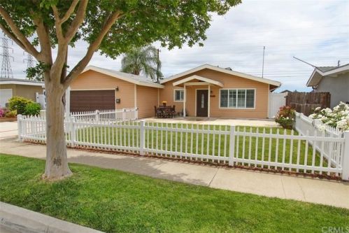 9642 Velardo Dr, Huntington Beach, CA 92646-2425