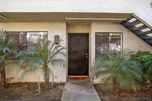 371 Melrose Dr, Vista, CA 92083-4849