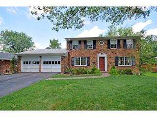 1922 Blue Bell Dr, Cincinnati, OH 45224-2806