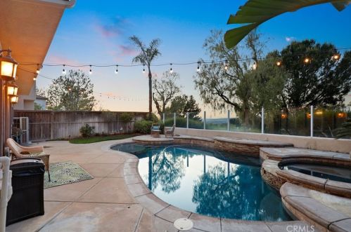 8721 Heatherwood Rd, Anaheim CA  92808-1690 exterior