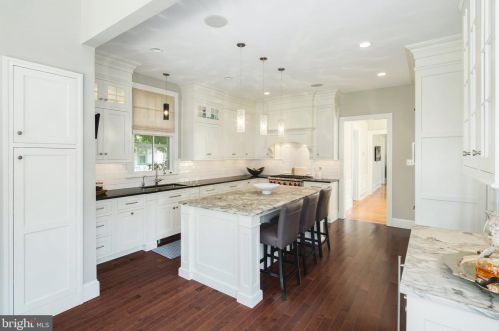 220 Washington Ave, Tavistock NJ 08033-3323 exterior