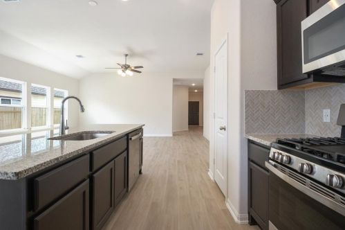 1722 Cindy Ln, Conroe TX  77304-3158 exterior