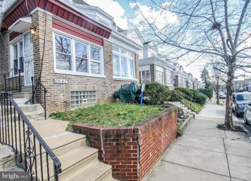 6647 17th St, Philadelphia, PA 19126-2734