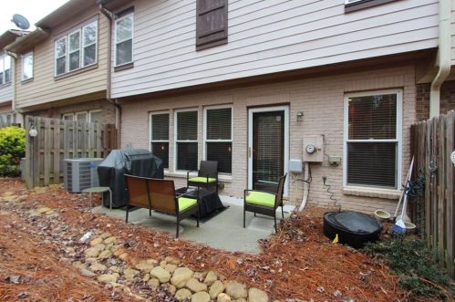 1709 Caswell Pkwy, Marietta GA  30060-9265 exterior