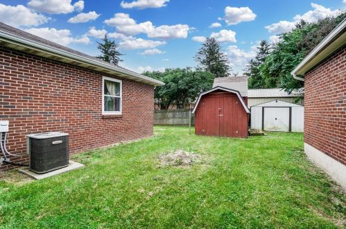 2855 Springfield Jamestown Rd, Springfield OH  45502-9404 exterior