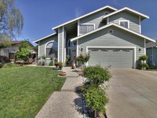 1373 Bay Tree Dr, Gilroy, CA 95020-7427