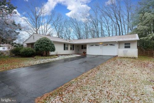 8806 Skyron Pl, Springfield, VA 22153-1219